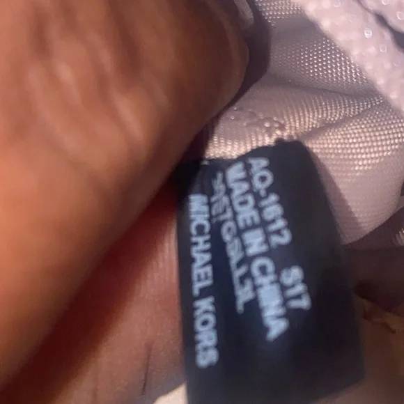 MICHAEL KORS
Sloan Large Pink Shoulder Bag - Picture 9 of 17